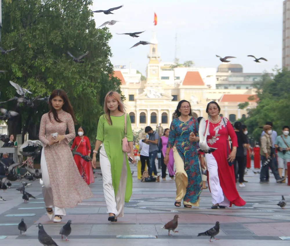 Cấm các phương tiện lưu thông vào đường Nguyễn Huệ để phục vụ lễ hội Áo dài TP.HCM