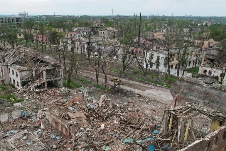 Các tòa nhà nằm gần nhà máy thép Azovstal (TP Mariupol, Ukraine) bị phá hủy ngày 22-5. Ảnh: REUTERS Các tòa nhà nằm gần nhà máy thép Azovstal (TP Mariupol, Ukraine) bị phá hủy ngày 22-5. Ảnh: REUTERS