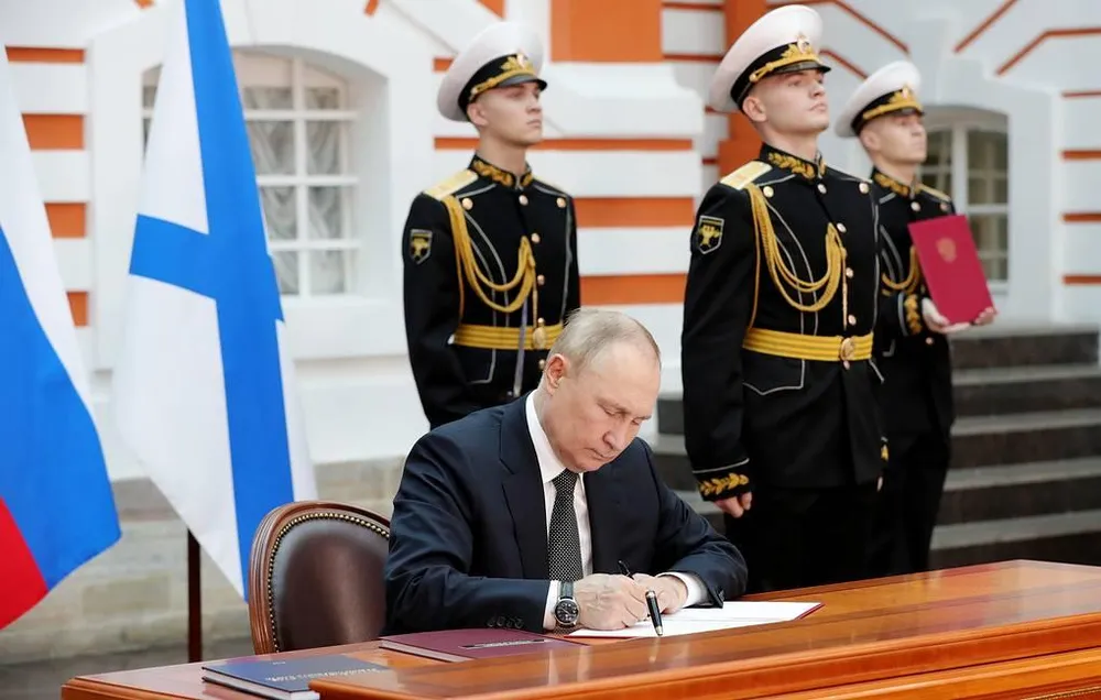 Tổng thống Nga Vladimir Putin đã phê duyệt Học thuyết Hải quân mới ngày 31-7. Ảnh: TASS Tổng thống Nga Vladimir Putin đã phê duyệt Học thuyết Hải quân mới ngày 31-7. Ảnh: TASS