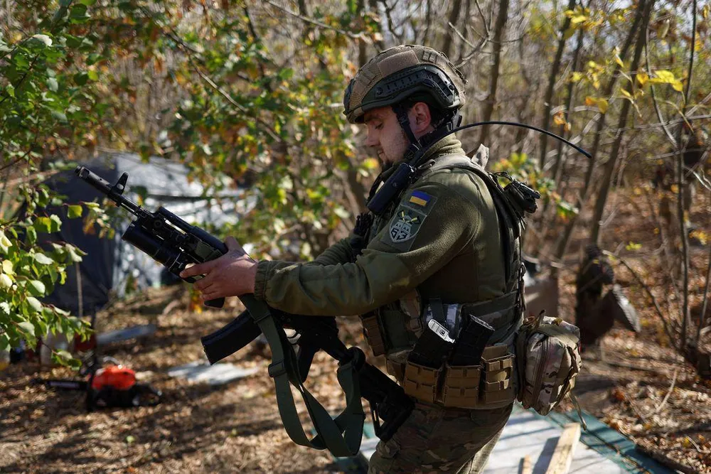 Binh sĩ Ukraine chiến đấu ở tỉnh Donetsk. Ảnh: REUTERS