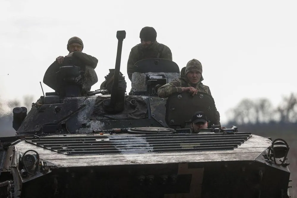 Binh sĩ Ukraine chiến đấu ở tỉnh Mykolaiv ngày 4-11. Ảnh: REUTERS Binh sĩ Ukraine chiến đấu ở tỉnh Mykolaiv ngày 4-11. Ảnh: REUTERS