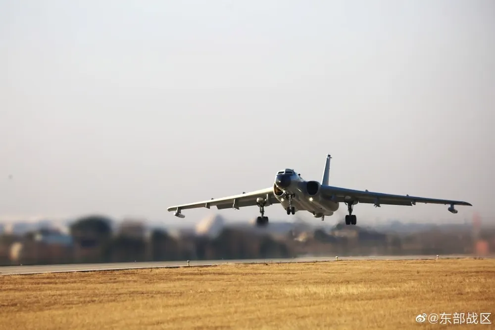 Trung Quốc thông báo đã tập trận quanh Đài Loan vào ngày 25-12 trong bối cảnh căng thẳng được trên eo biển Đài Loan tiếp tục leo thang. Ảnh: WEIBO