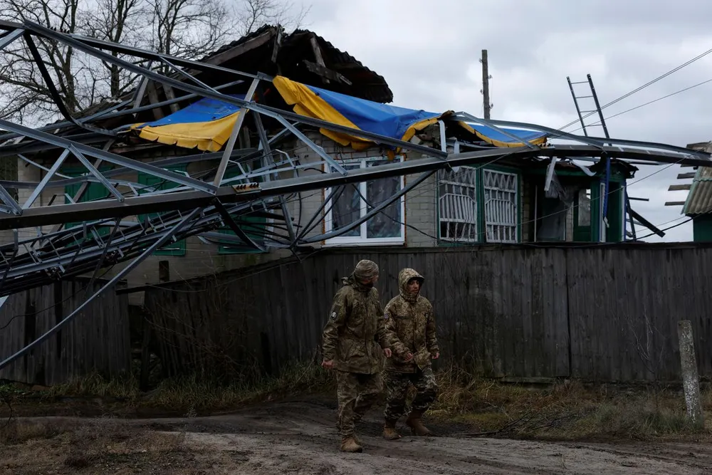 Binh sĩ Ukraine chiến đấu ở mặt trận phía đông. Ảnh: REUTERS