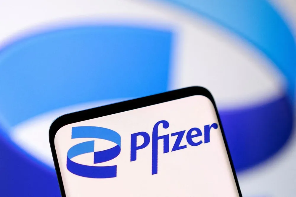 Các nguồn thạo tin cho biết Trung Quốc đang đàm phán với công ty Pfizer Inc (Mỹ) để xin giấy phép sản xuất và phân phối thuốc Paxlovid kháng virus SARS-CoV-2. Ảnh: REUTERS Các nguồn thạo tin cho biết Trung Quốc đang đàm phán với công ty Pfizer Inc (Mỹ) để xin giấy phép sản xuất và phân phối thuốc Paxlovid kháng virus SARS-CoV-2. Ảnh: REUTERS