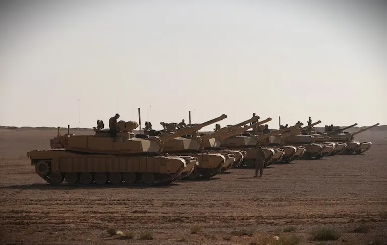 Đội xe tăng M1 Abrams của Mỹ chuẩn bị tham gia cuộc tập trận ở Jordan vào cuối năm 2022. Ảnh: BỘ QUỐC PHÒNG MỸ Đội xe tăng M1 Abrams của Mỹ chuẩn bị tham gia cuộc tập trận ở Jordan vào cuối năm 2022. Ảnh: BỘ QUỐC PHÒNG MỸ
