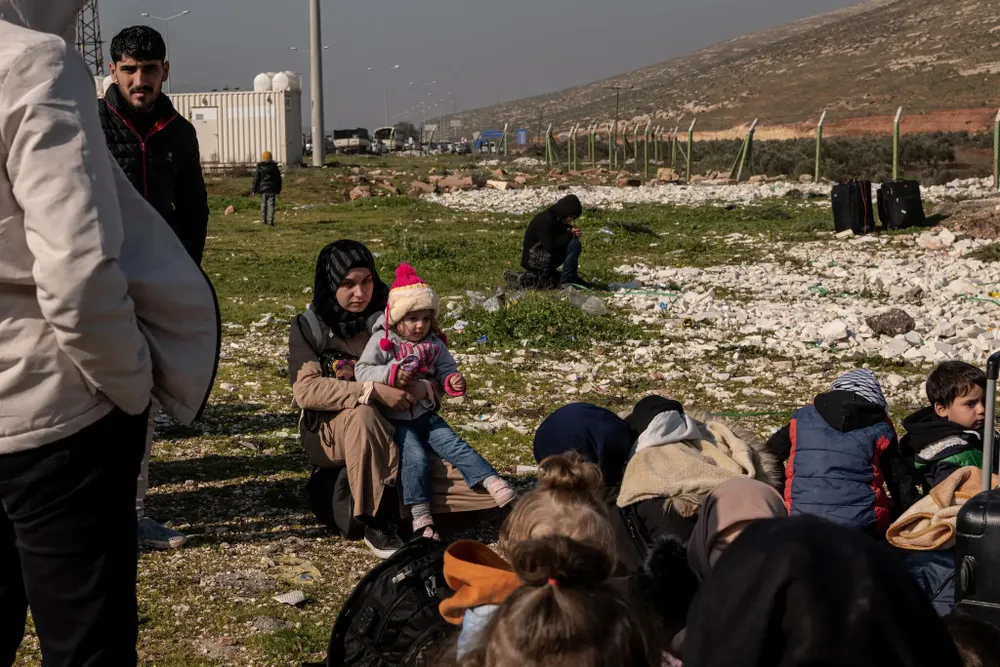Nhiều người Syria vượt biên sang Thổ Nhĩ Kỳ phải quay về đất nước sau trận động đất. Ảnh: NEW YORK TIMES