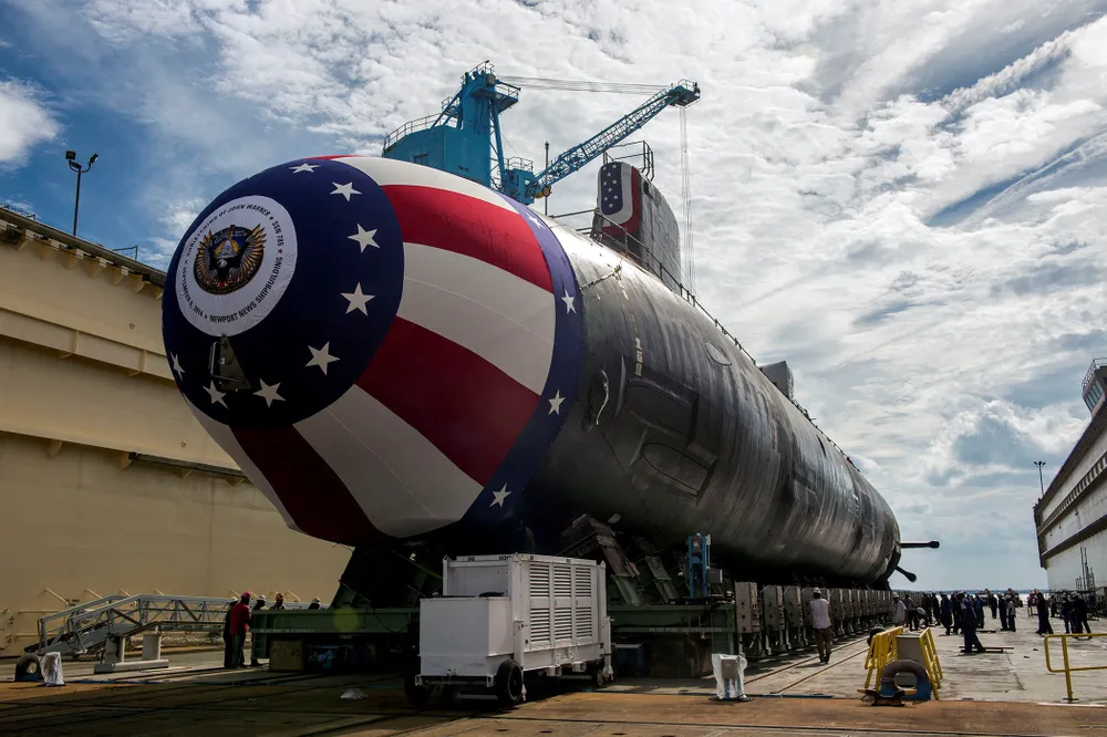 Tàu ngầm tấn công lớp Virginia của Mỹ. Ảnh: REUTERS The Virginia-class attack submarine Pre-commissioning Unit John Warner is moved to Newport News Shipbuilding's floating dry dock