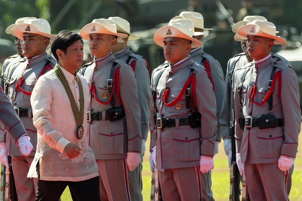 Tổng thống Philippines - ông Ferdinand Marcos trong lễ kỷ niệm 126 năm thành lập Quân đội Philippines tại Pháo đài Bonifacio (Taguig, Philippines) ngày 22-3. Ảnh: REUTERS