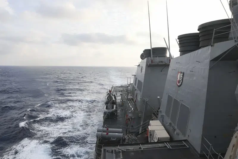 Tàu khu trục tên lửa dẫn đường USS Milius tuần tra ở Biển Đông ngày 24-3. Ảnh: HẢI QUÂN MỸ