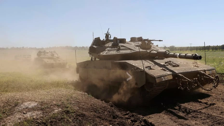 Các binh sĩ Israel tham gia một cuộc tập trận quân sự gần Moshav Kidmat Tsvi ở Cao nguyên Golan vào ngày 3-4. Ảnh: CNBC