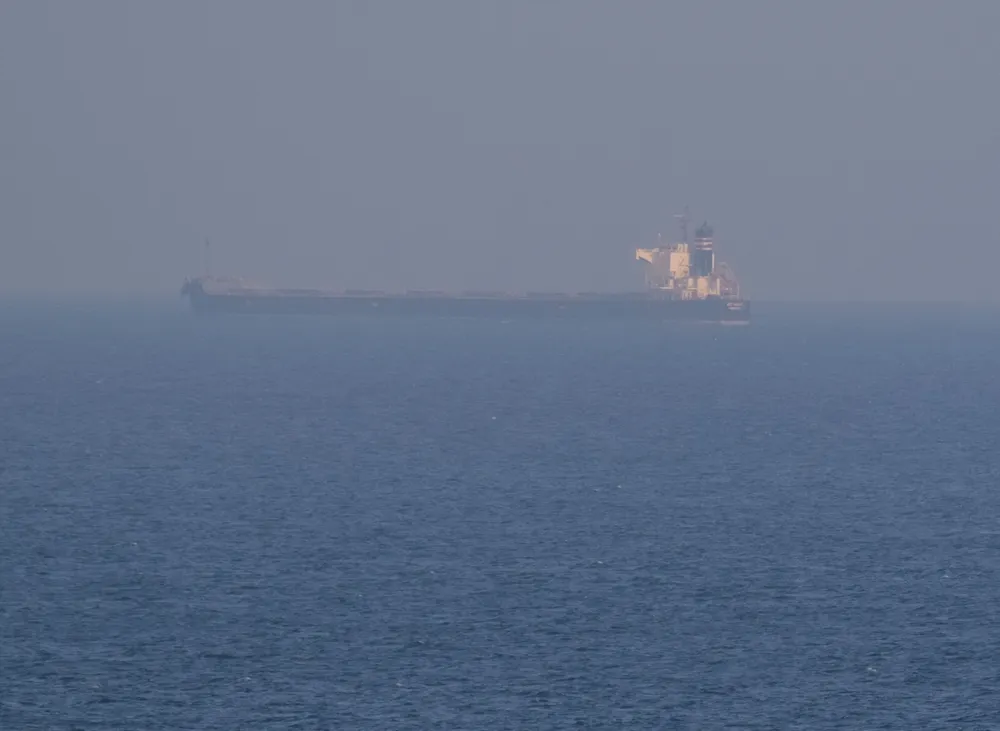 Một tàu chở ngũ cốc của Ukraine được nhìn thấy ở Biển Đen, gần cảng Odesa của Ukraine vào tháng 11-2022 khi xung đột Nga-Ukraine đang căng thẳng. Ảnh: REUTERS Một tàu chở ngũ cốc của Ukraine được nhìn thấy ở Biển Đen, gần cảng Odesa của Ukraine vào tháng 11-2022 khi xung đột Nga-Ukraine đang căng thẳng. Ảnh: REUTERS