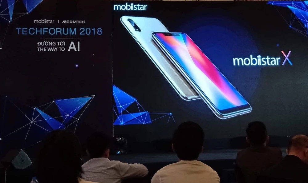 Xuất hiện mẫu smartphone Việt có 'tai thỏ' ảnh 2