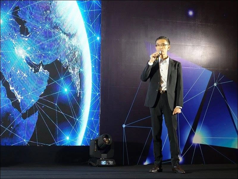 Xuất hiện mẫu smartphone Việt có 'tai thỏ' ảnh 3