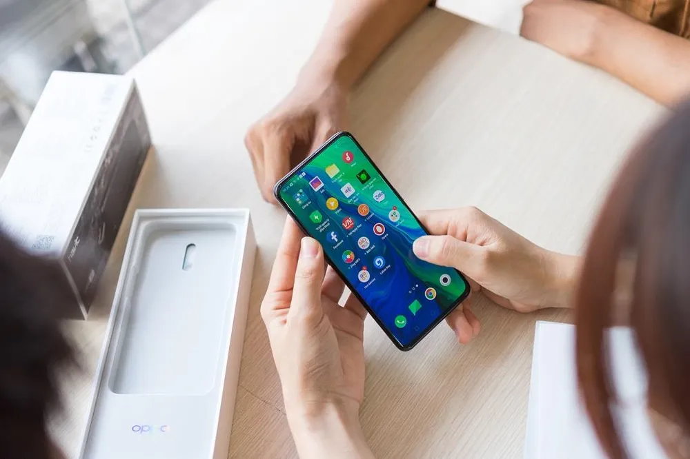 OPPO Reno 'vây cá mập' chính thức lên kệ ảnh 2 OPPO Reno 'vây cá mập' chính thức lên kệ ảnh 2