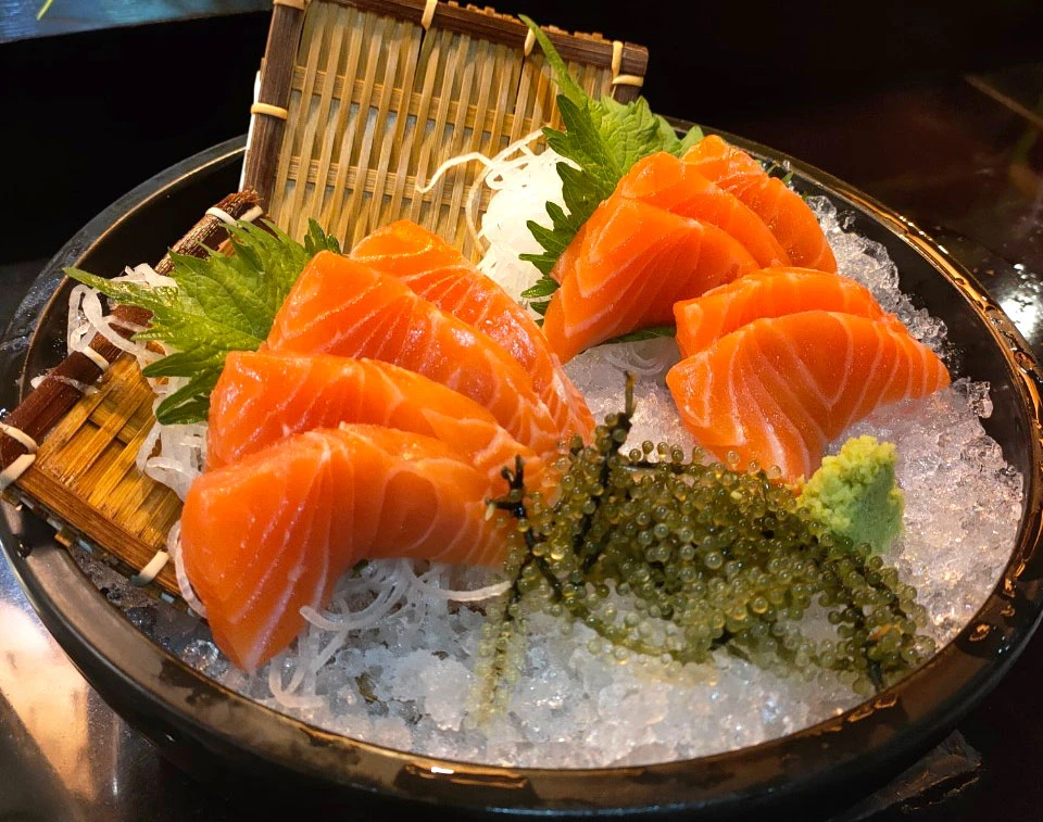 Cá hồi rất giàu omega 3. Ảnh: NHẬT LINH