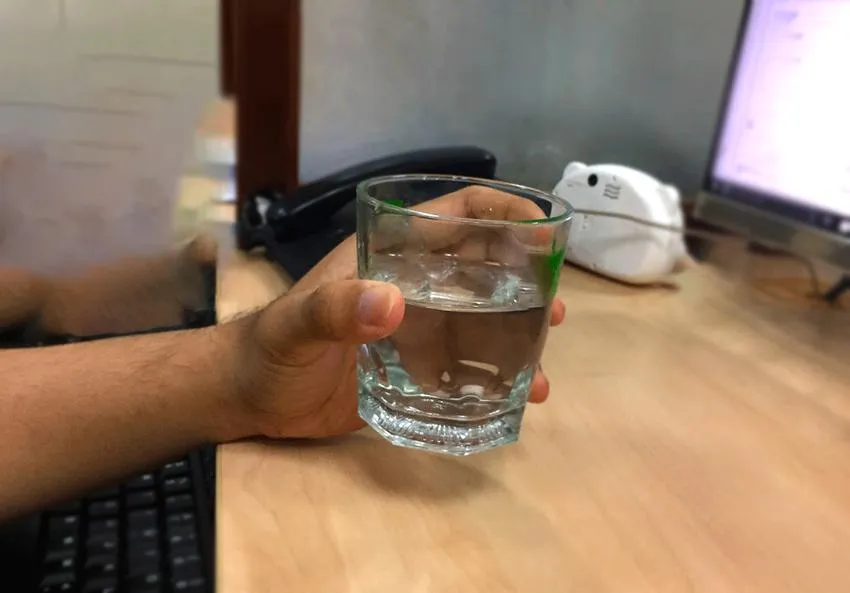 Cơ thể chúng ta cần được cung cấp đủ nước để hoạt động bình thường. Ảnh: NHẬT LINH Cơ thể chúng ta cần được cung cấp đủ nước để hoạt động bình thường. Ảnh: NHẬT LINH