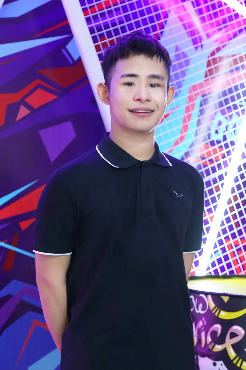 Đinh Viết Tường dù khiếm khuyết vẫn đam mê cháy bỏng với vũ đạo. Đinh Viết Tường dù khiếm khuyết vẫn đam mê cháy bỏng với vũ đạo.