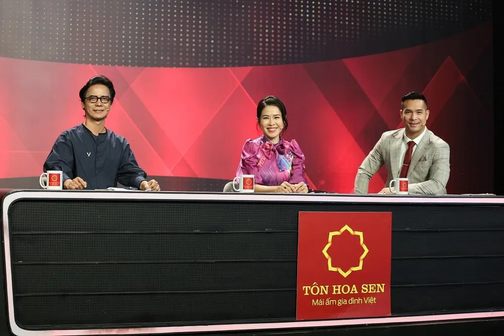 Sự góp mặt của ca sĩ Trương Thế Vinh, MC Quỳnh Hoa và nhạc sĩ Vũ Quốc Việt với vai trò giám khảo. Sự góp mặt của ca sĩ Trương Thế Vinh, MC Quỳnh Hoa và nhạc sĩ Vũ Quốc Việt với vai trò giám khảo.