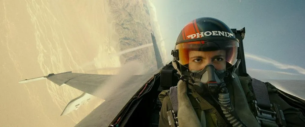 Trung úy Natasha Trace, tên hiệu Pheonix