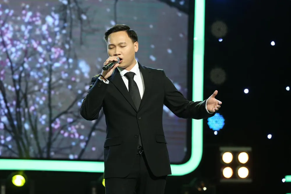 Bác sĩ Quang Nhật đang thể hiện phần thi của mình.