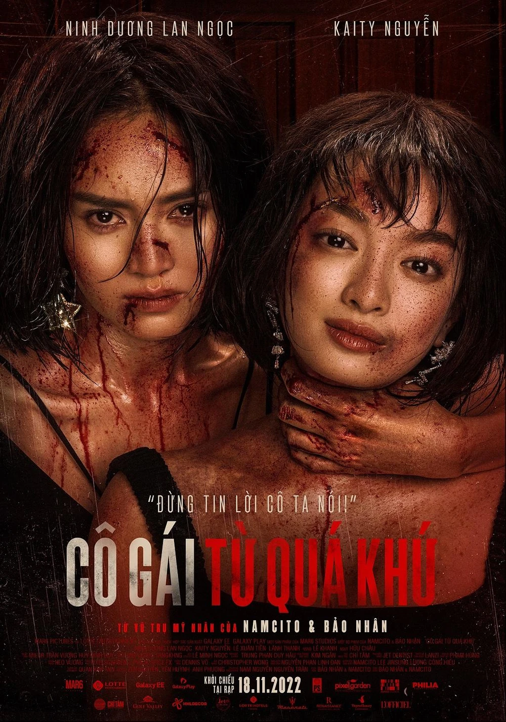 Ninh Dương Lan Ngọc và Kaity Nguyễn gai góc, bí hiểm trên teaser poster phim 'Cô gái từ quá khứ'. Ảnh: MAR6