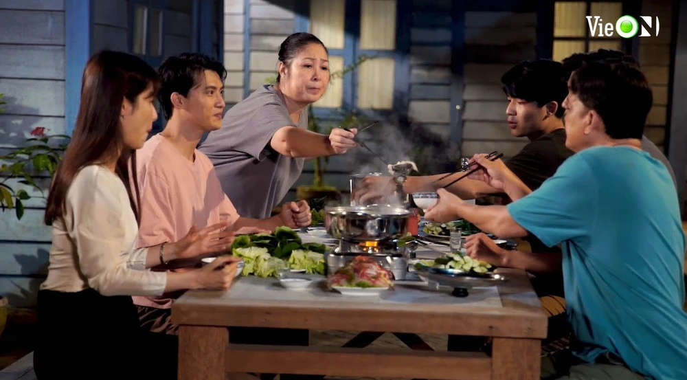 'Giấc mơ của mẹ' kể về bà Thanh (NSND Hồng Vân thủ vai) - người mẹ tần tảo cả đời để chăm lo cho chồng và ba người con. Ảnh: PHP