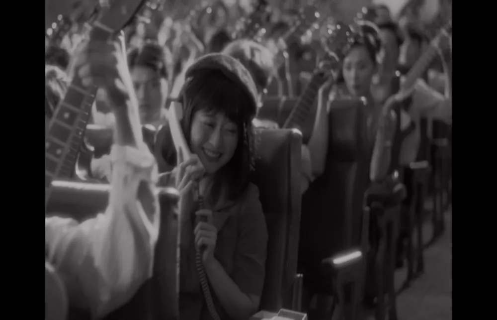 &quot;Em và Trịnh&quot; gửi thông điệp về việc làm ồn trong rạp của khán giả. Ảnh: PHP