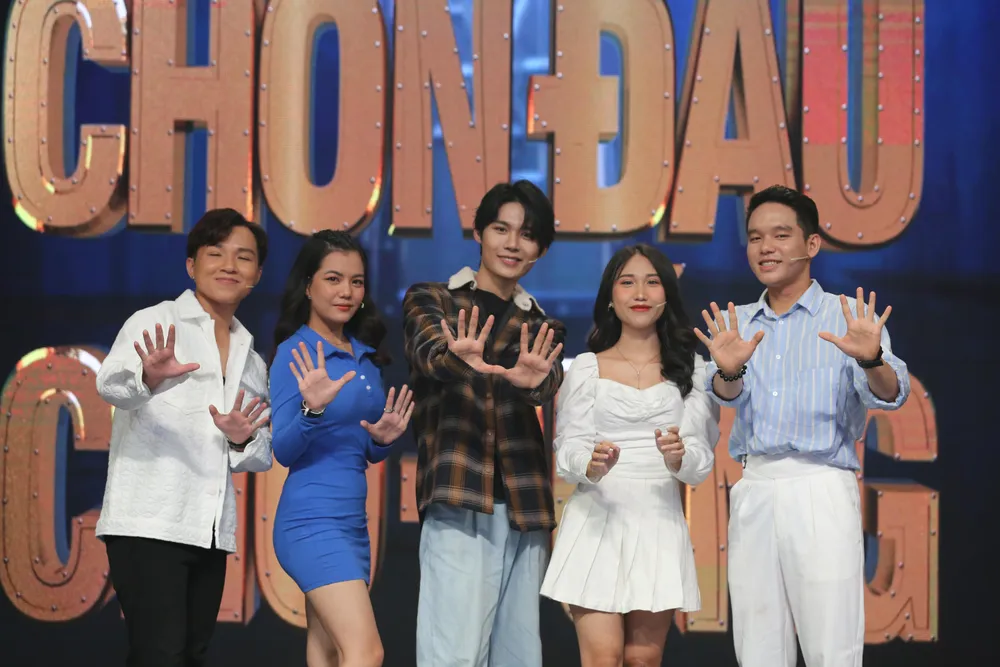 Đội “10 điểm” do ca sĩ Lục Huy làm đội trưởng. Ảnh: BEE Đội “10 điểm” do ca sĩ Lục Huy làm đội trưởng. Ảnh: BEE