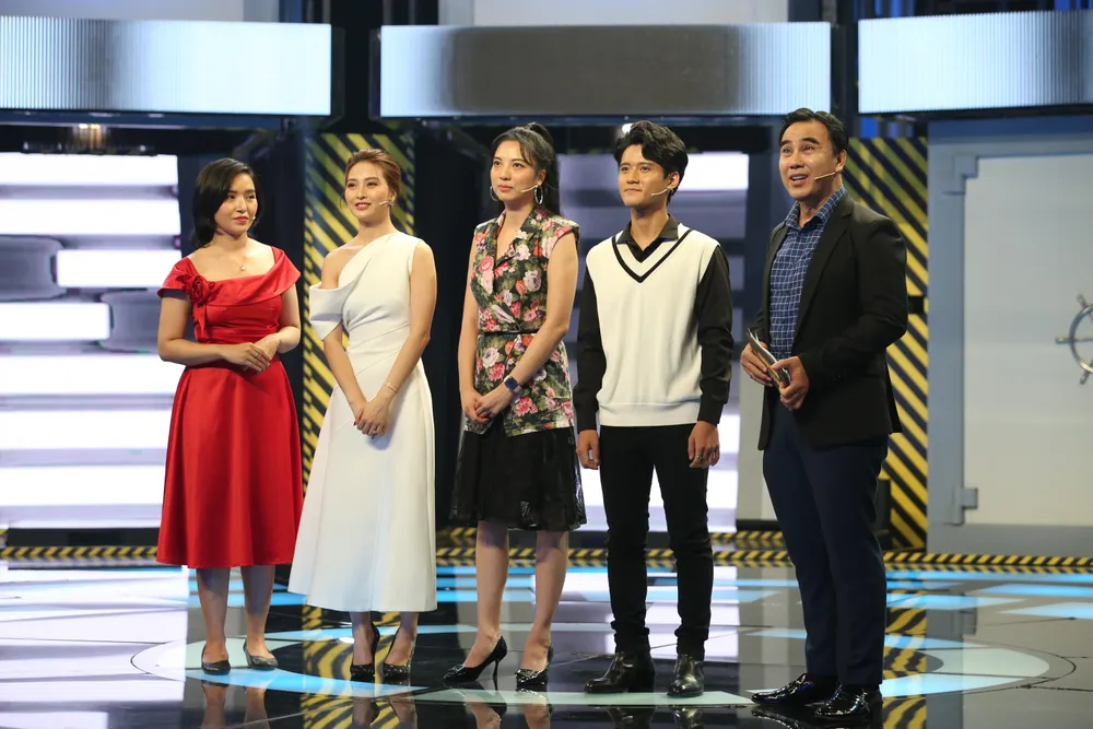 Đội 'Bé khỏe bé ngoan' do MC Mù Tạt làm đội trưởng. Đội 'Bé khỏe bé ngoan' do MC Mù Tạt làm đội trưởng.