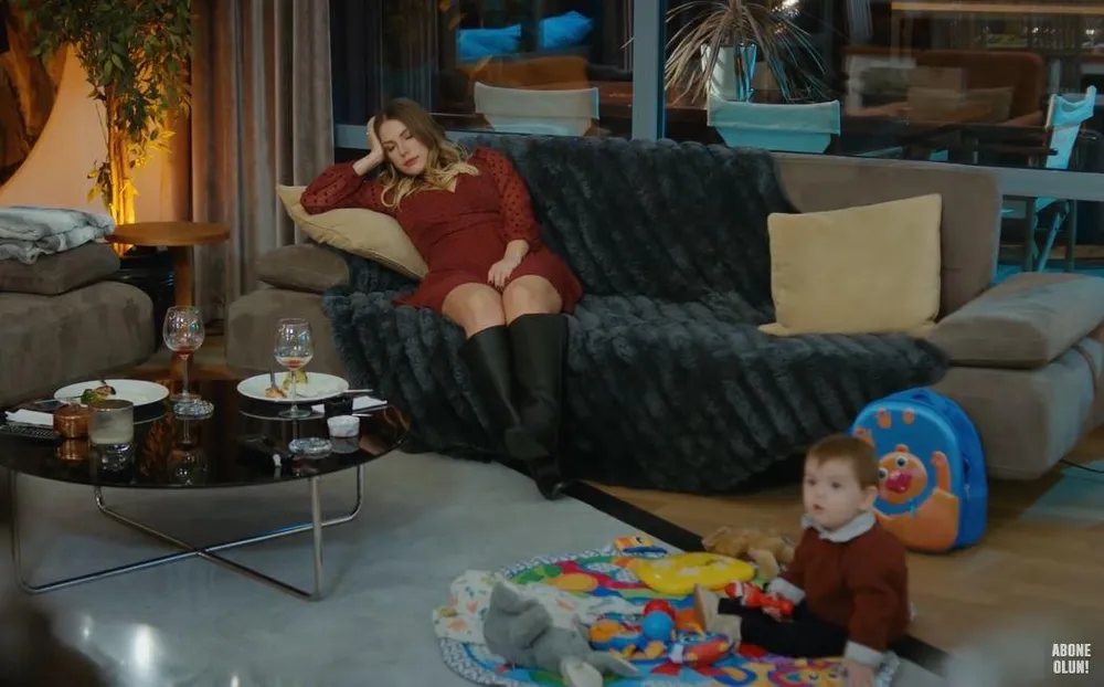 Yildiz cùng con trai của mình. Yildiz cùng con trai của mình.