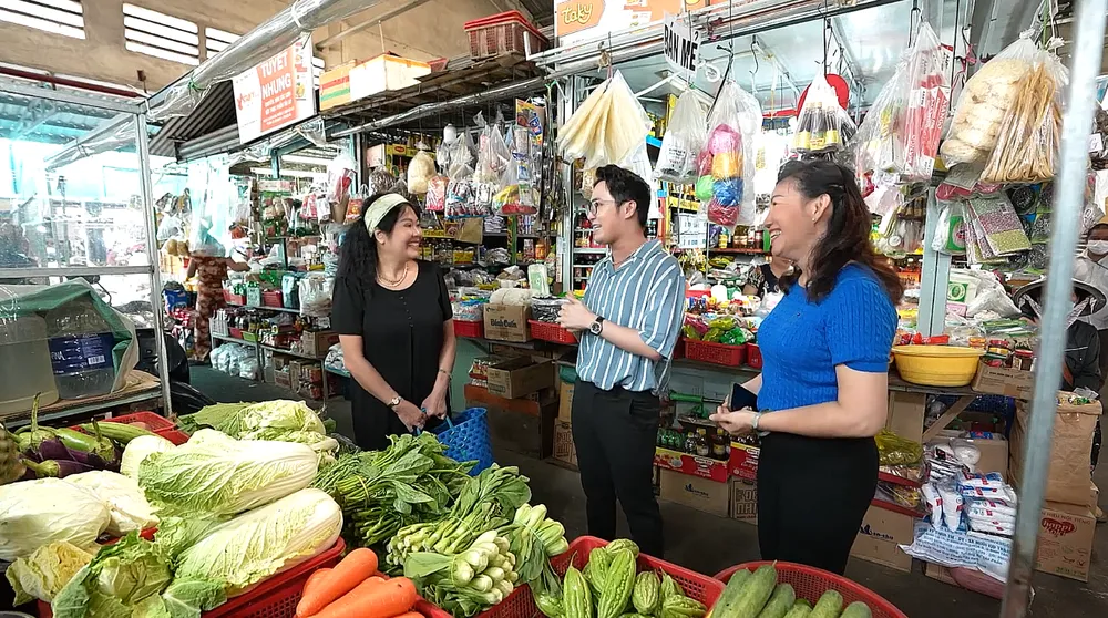 Đầu bếp Hiền Minh, MC Huỳnh Lập và chị Thu Thủy. Ảnh: BEE