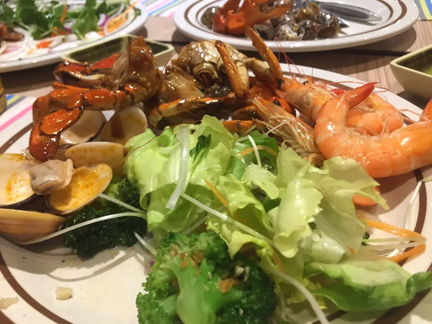 Hạn chế tiêu thụ natri có thể giúp bạn giảm béo mặt. Ảnh: NHẬT LINH Hạn chế tiêu thụ natri có thể giúp bạn giảm béo mặt. Ảnh: NHẬT LINH