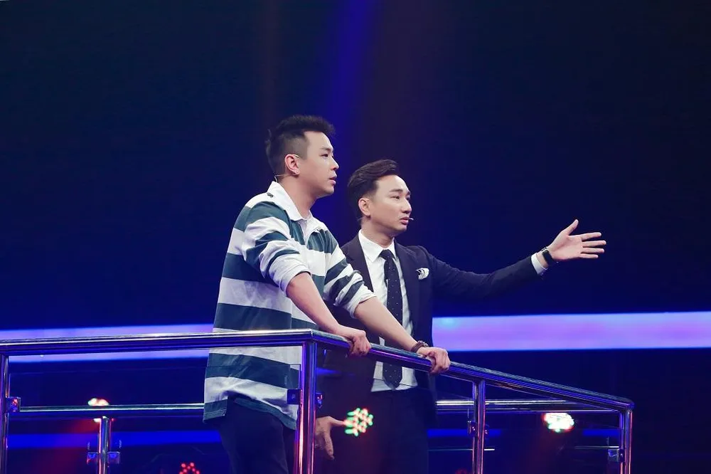 Huyme trắng tay khi gặp các câu hỏi về hoa hậu.