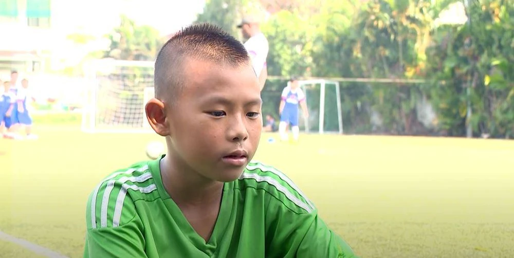 Cầu thủ nhí Hoàng Sang