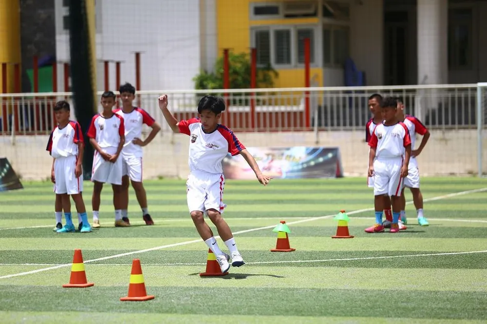 Buổi luyện tập của các cầu thủ nhí.