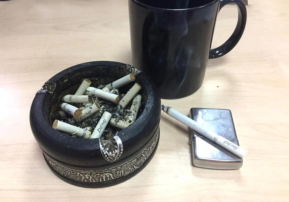 Khói thuốc lá có thể thu hẹp đường thở và khiến việc thở khó khăn hơn. Ảnh: NHẬT LINH