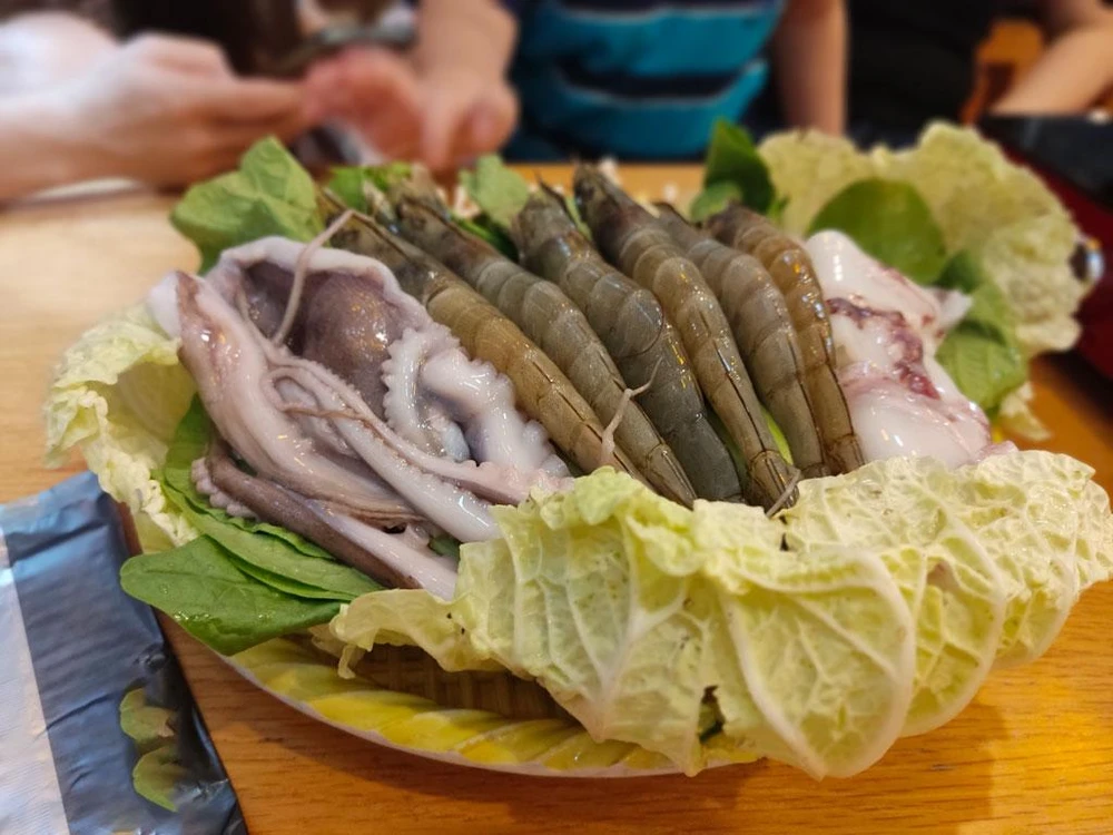 Theo tuổi tác, xương bắt đầu xấu đi, do đó bạn nên tiêu thụ những thực phẩm giàu canxi để giữ cho xương khỏe mạnh. Ảnh: NHẬT LINH