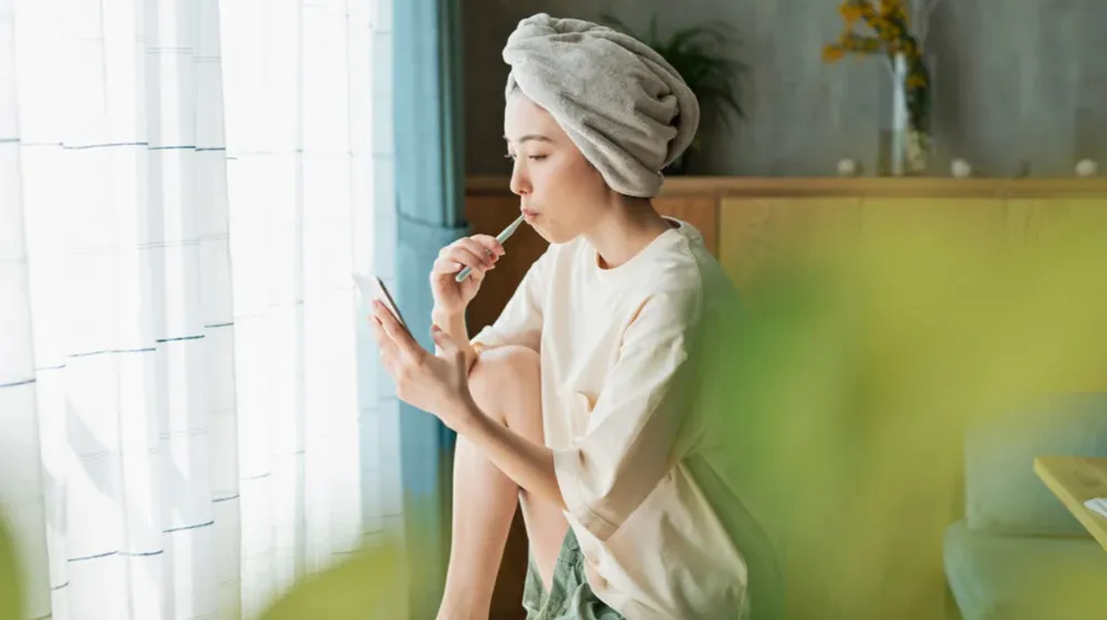 Thói quen vệ sinh răng miệng, chẳng hạn như đánh răng hai lần một ngày và dùng chỉ nha khoa là rất quan trọng để duy trì sức khỏe răng miệng tốt. Ảnh: Five/Getty Images Thói quen vệ sinh răng miệng, chẳng hạn như đánh răng hai lần một ngày và dùng chỉ nha khoa là rất quan trọng để duy trì sức khỏe răng miệng tốt. Ảnh: Five/Getty Images