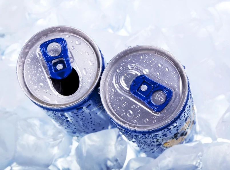 Nước tăng lực chứa nhiều caffeine. Ảnh: Shutterstock Tác hại của việc uống nước tăng lực