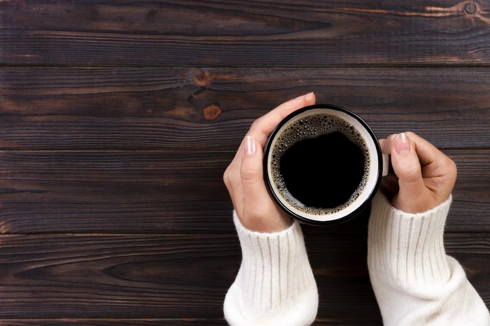 Trong khi caffeine có thể mang lại những tác dụng có lợi ở mức độ vừa phải, thì việc tiêu thụ quá nhiều có thể dẫn đến một loạt các vấn đề sức khỏe. Ảnh: Shutterstock 8 tác dụng phụ của việc dùng quá nhiều caffeine đối với sức khỏe tổng thể