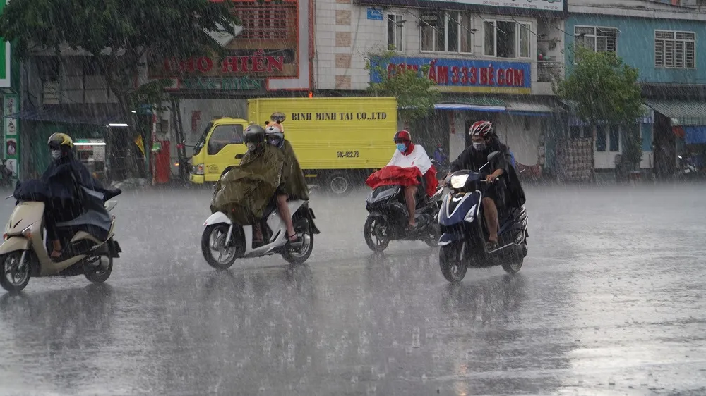 dan-ra-duong-dong-tro-lai-ngay-cach-li-xa-hoi