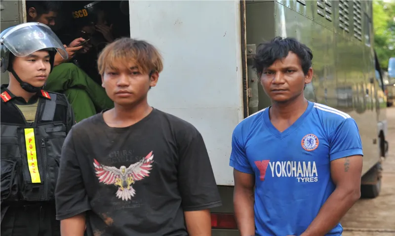 Hai trong ba con tin bị bắt cóc được lực lượng Công an giải cứu vào chiều 11-6. Ảnh: CAND