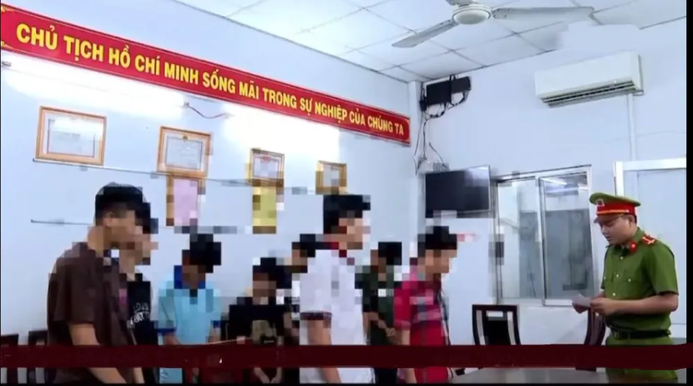 Nhóm 10 thiếu niên đã gây ra 4 vụ cướp liên tiếp xảy ra trên địa bàn huyện Củ Chi. Ảnh: CA nhom-thieu-nien-chan-duong-cuop-tai-san-3.jpg