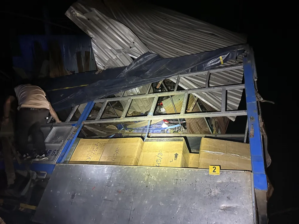 Long An: Bắt giữ 2 xe vận chuyển pháo lậu số lượng lớn