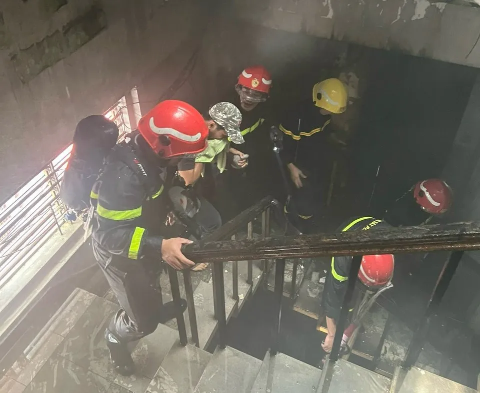 Quận 5: Đám cháy bùng phát tại căn nhà 4 tầng ở đường Trần Hưng Đạo