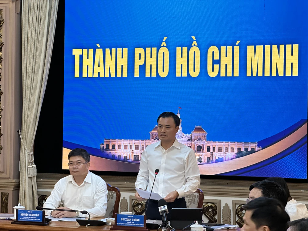 Ông Bùi Xuân Cường, Phó Chủ tịch UBND TP.HCM phát biểu tại điểm cầu TP.HCM. Ảnh: NGUYỄN YÊN tp-hcm-nam-2023-la-nam-dau-tien-ba-chi-so-ve-tai-nan-giao-thong-deu-giam-sau-4341.jpg