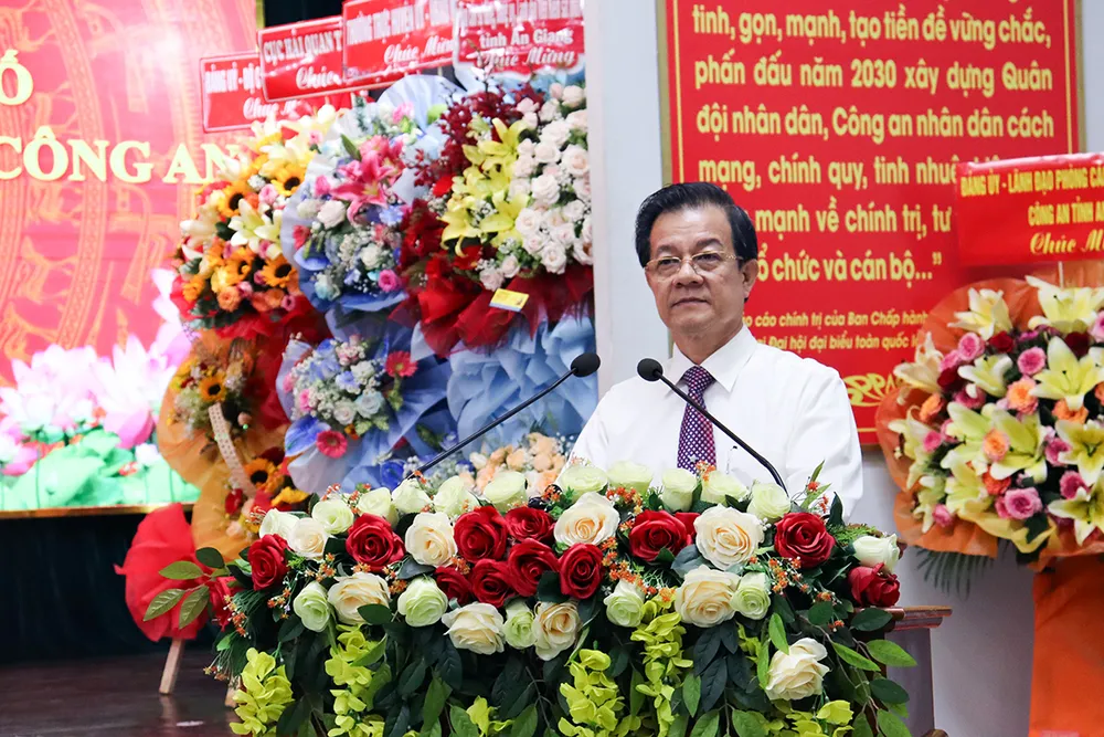 Bí thư Tỉnh ủy An Giang Lê Hồng Quang phát biểu chỉ đạo tại buổi lễ. Ảnh: Báo Chính phủ dieu-dong-pho-giam-doc-cong-an-an-giang-lam-pho-cuc-truong-4.jpg