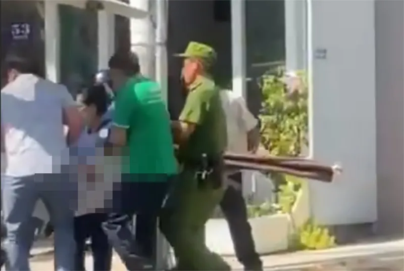 Khởi tố người phụ nữ mang dao đi bắt ghen chồng ngoại tình