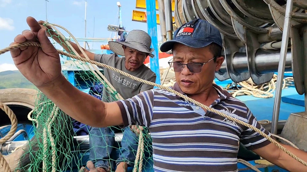 Ông Cao Văn Hoàng (56 tuổi, ngụ phường Nại Hiên Đông, quận Sơn Trà, TP Đà Nẵng), chủ tàu cá có công suất 400 CV. Ảnh: MINH TRƯỜNG da-nang-chong-khai-thac-iuu-vi-quyen-loi-cua-ngu-dan.jpg