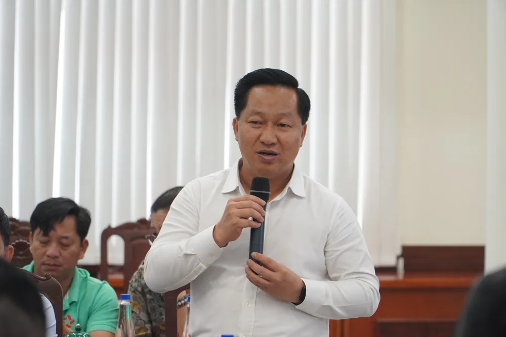 Chủ tịch UBND TP Thủ Đức Hoàng Tùng kiến nghị UBND TP.HCM phân cấp mạnh hơn cho cấp quận, huyện ở nhiều lĩnh vực. Ảnh: THANH TUYỀN chu-tich-tp-thu-duc-kien-nghi-duoc-phan-cap-manh-hon-2.jpg